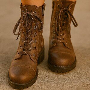 NATURAL REFLECTIONS BOOTS SZ8